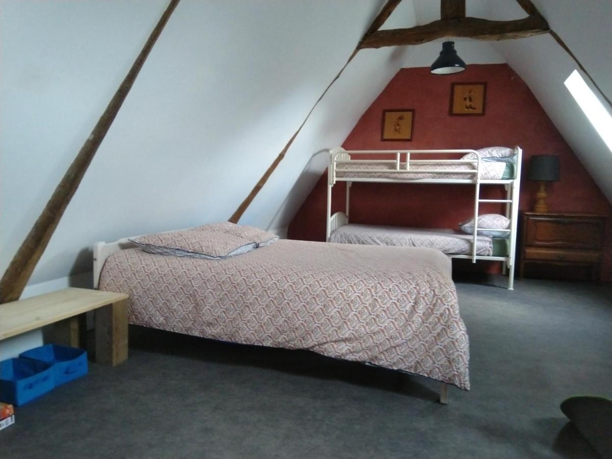 Les Charmantes Pierres Percees Ploumilliau Buitenkant foto